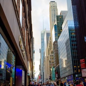 ✨🏙BUNDLE AND SAVE 10% ON 2+ ITEMS🏙✨